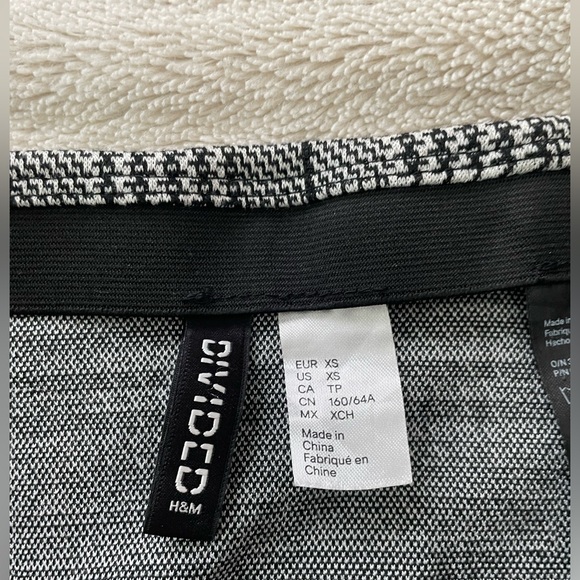 Mini plaid skirt! - Picture 2 of 4